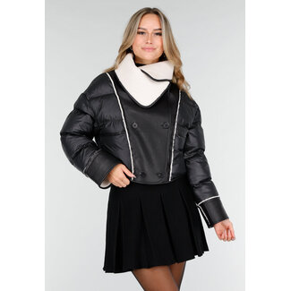Schwarze Pufferjacke mit Sherpa-Kragen
