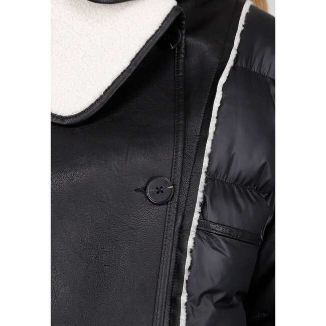 Schwarze Pufferjacke mit weißem Sherpa-Fleece-Kragen