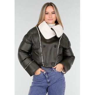 Dunkelgrüne Jacke mit Teddykragen