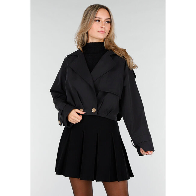 Schwarzer kurzer Trenchcoat mit Knöpfen und Reverskragen