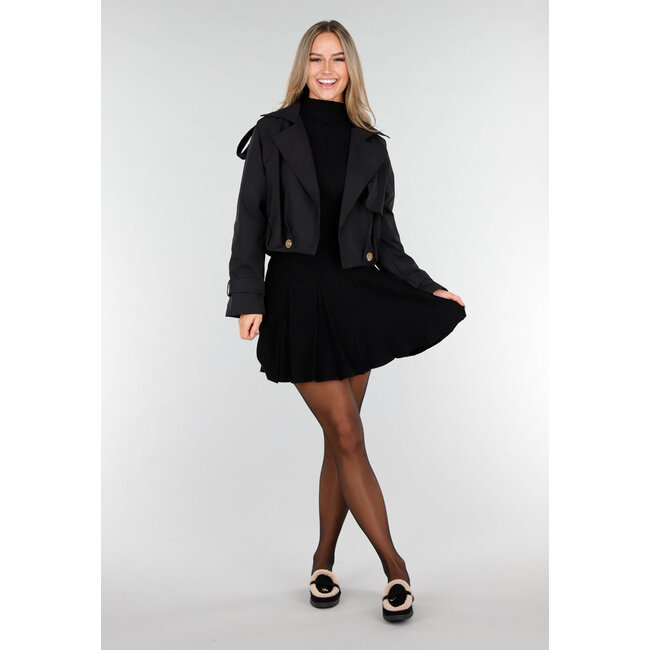 Schwarzer kurzer Trenchcoat mit Knöpfen und Reverskragen