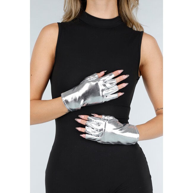 Silberfarbene Handschuhe aus glänzendem Stretchmaterial mit halben Fingern