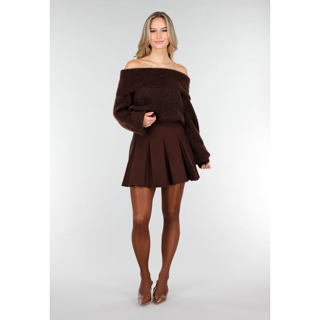 Dunkelbrauner, locker geschnittener Off-Shoulder-Pullover aus Wolle