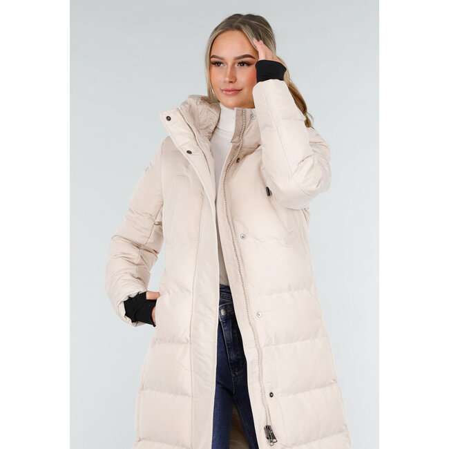 Cremefarbene lange Daunenjacke mit Kapuze und Reißverschluss