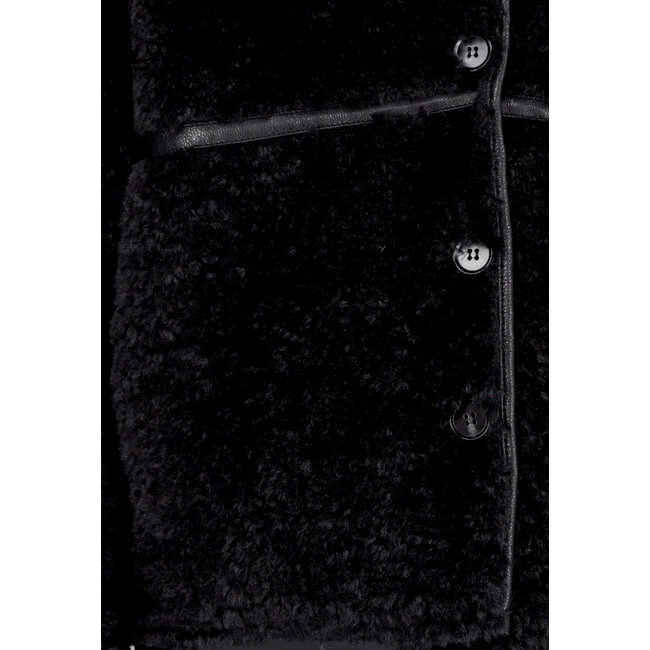 Schwarze Kunstfelljacke mit Kragen und Knopfverschluss