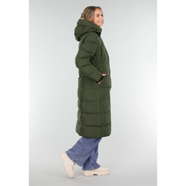 Armygrüne lange Daunenjacke mit Kapuze
