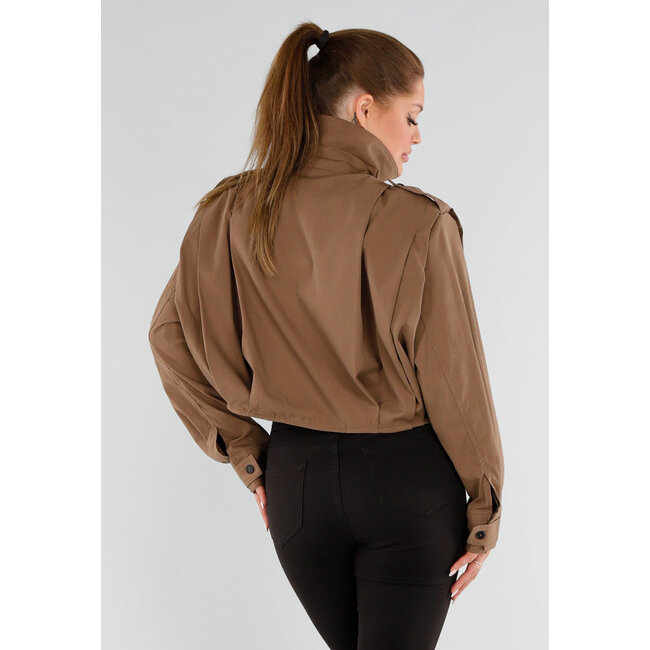 Brauner, verkürzter Trenchcoat mit Knopfverschluss und breitem Kragen