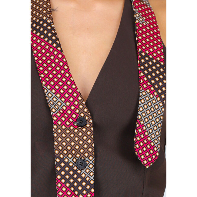 Braunes maßgeschneidertes Gilet mit Krawatte