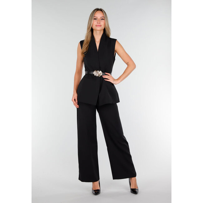 Schwarzes Damen-Set mit ärmellosem Oberteil, auffälligem Gürtel und weit geschnittener Hose