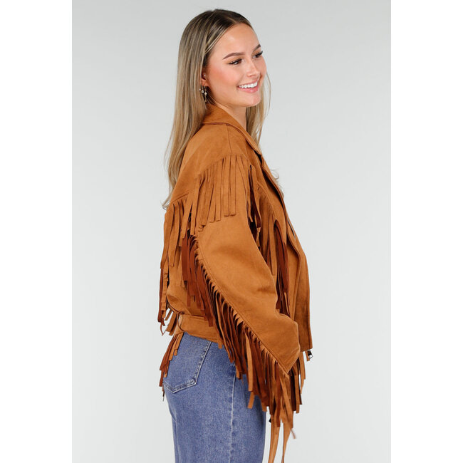 Braune Jacke in Wildlederoptik mit langen Fransen und Schnallenverschluss