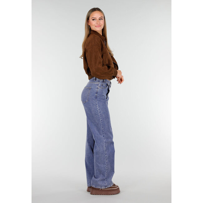 Braune kurze Bomberjacke mit silberfarbenem Reißverschluss und Utility-Tasche am Ärmel