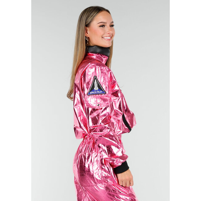 Rosa Metallic Astronaut Jumpsuit mit Aufnähern, schwarzen Akzenten und elastischen Bündchen