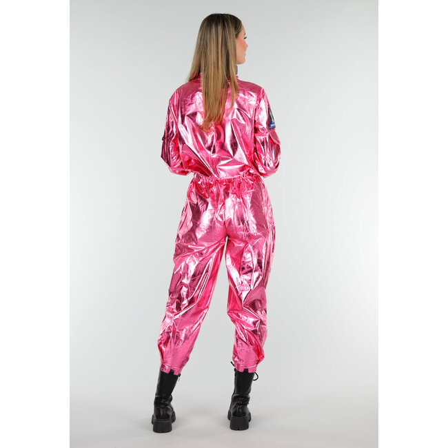 Rosa Metallic Astronaut Jumpsuit mit Aufnähern, schwarzen Akzenten und elastischen Bündchen