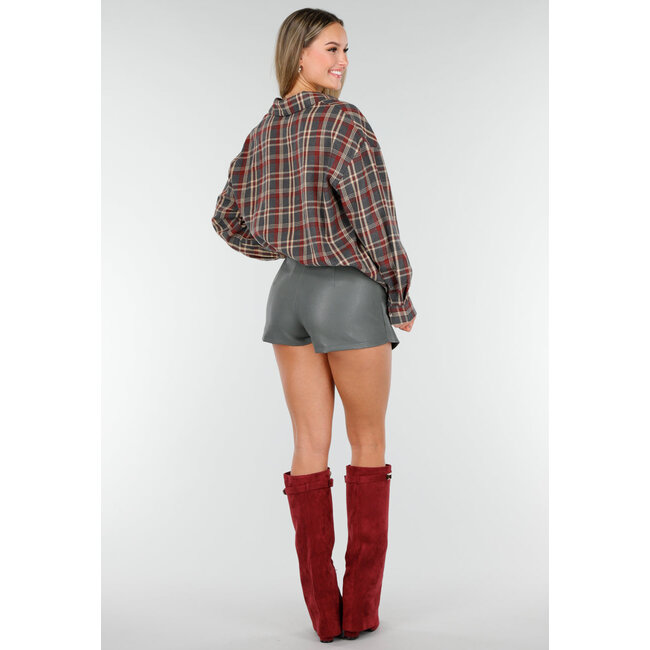 Oversized-Bluse mit Karomuster in Rot-Grün-Tartan und Druckknopfverschluss