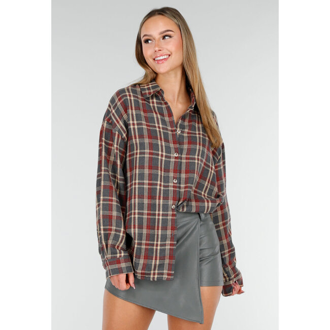 Oversized-Bluse mit Karomuster in Rot-Grün-Tartan und Druckknopfverschluss