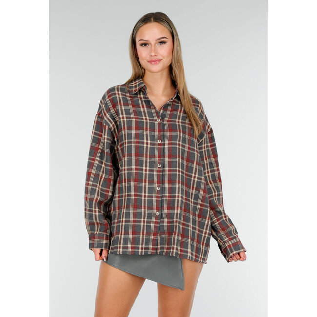 Oversized-Bluse mit Karomuster in Rot-Grün-Tartan und Druckknopfverschluss