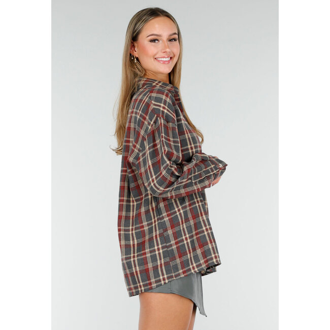 Oversized-Bluse mit Karomuster in Rot-Grün-Tartan und Druckknopfverschluss