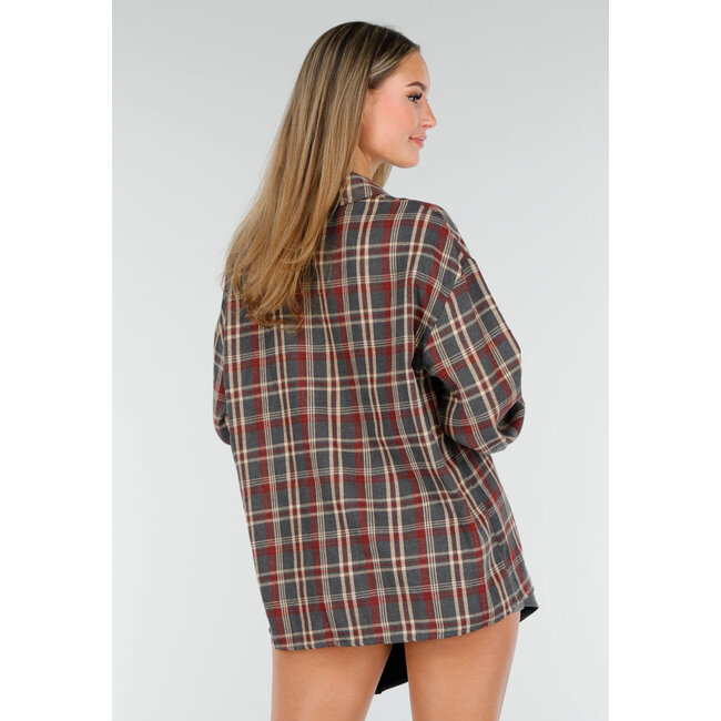 Oversized-Bluse mit Karomuster in Rot-Grün-Tartan und Druckknopfverschluss