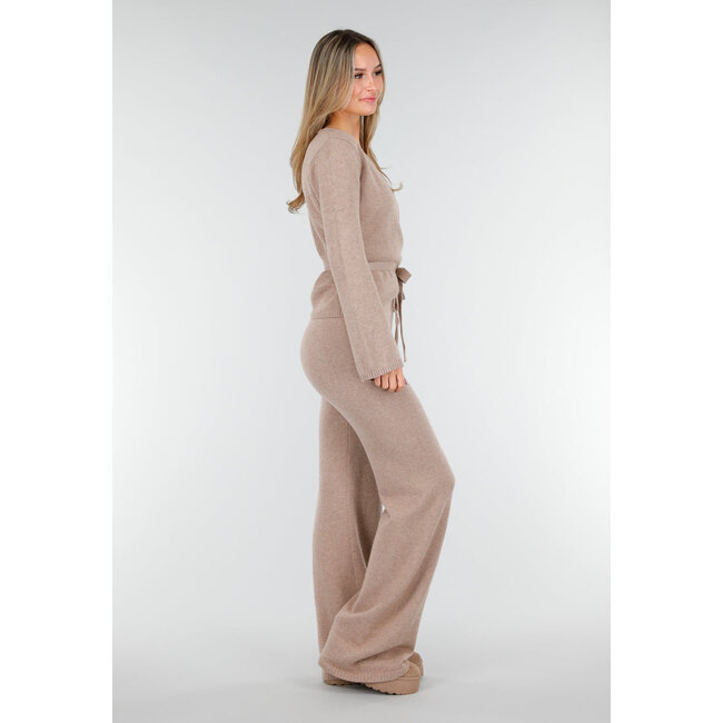 Beige gestrickte Lounge-Hose mit Kordelzug und geraden, weit fallenden Beinen