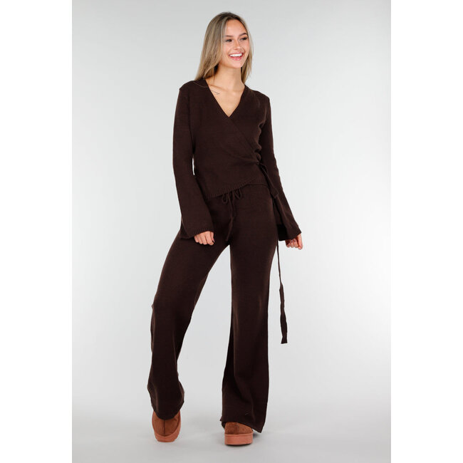 Braunes Strick-Wickeloberteil mit Schleifengürtel und langen Ärmeln