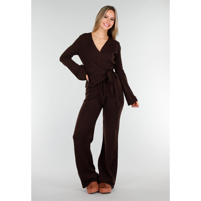 Braunes Strick-Wickeloberteil mit Schleifengürtel und langen Ärmeln