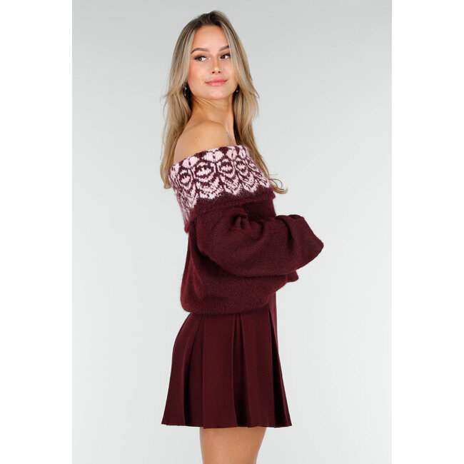 Bordeauxfarbener Off-Shoulder-Pullover mit Fair-Isle-Muster und langen Ärmeln