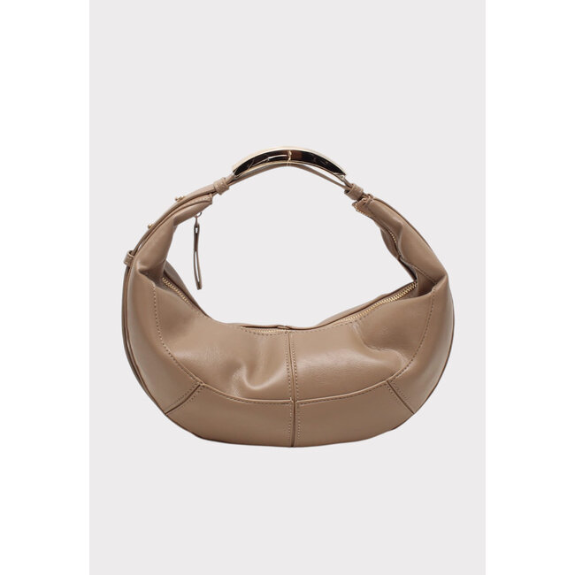 Handtasche in Lederoptik mit geschwungener Silhouette und Metallgriff