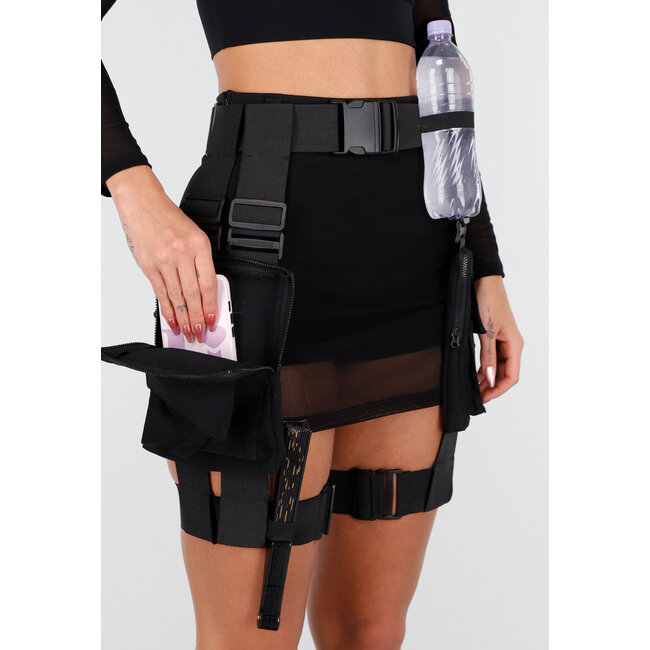 Schwarzer Cargo-Gürtel mit Taschen und verstellbaren Beingurten