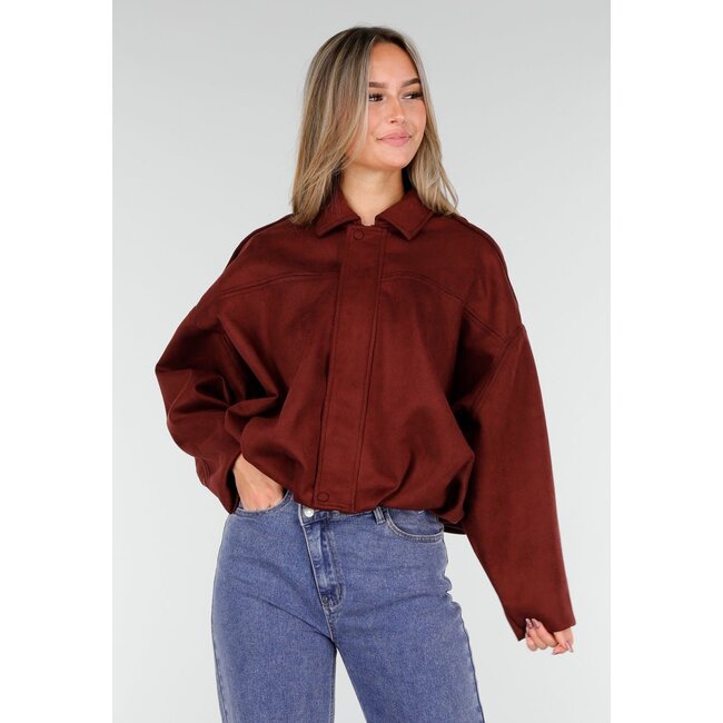 Burgunderfarbener Mantel im Wildleder-Look mit Stehkragen und lockerer Passform