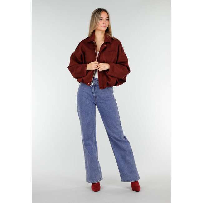 Burgunderfarbener Mantel im Wildleder-Look mit Stehkragen und lockerer Passform