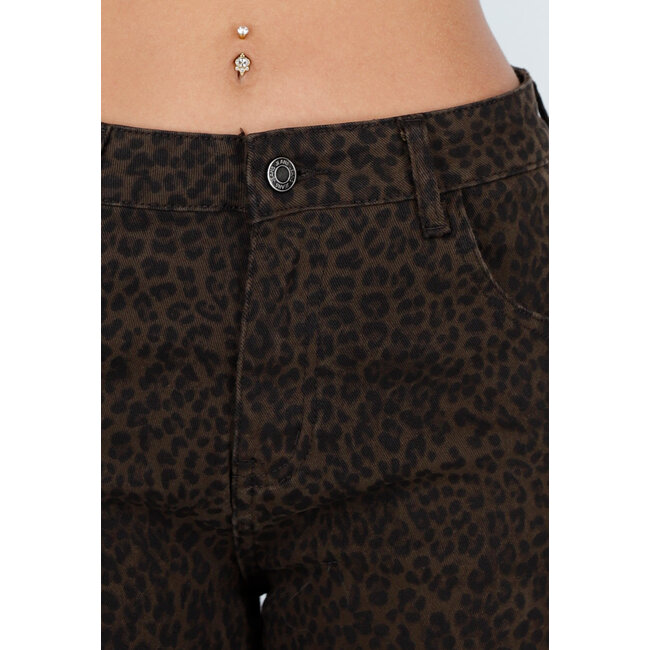 Braune Barrel-Jeans mit dezentem Animal-Print und umgeschlagenem Saum