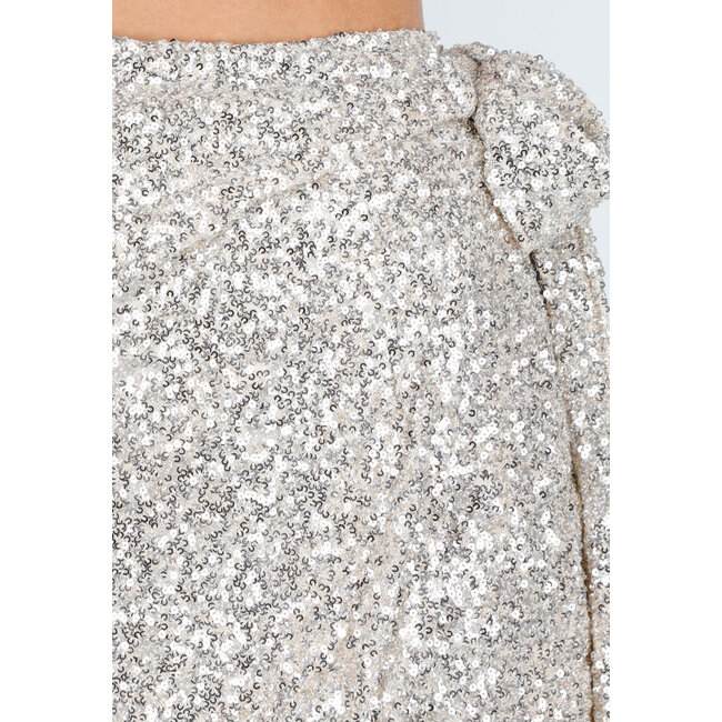 Silberner Wickelrock mit Allover-Pailletten und Kordelzug