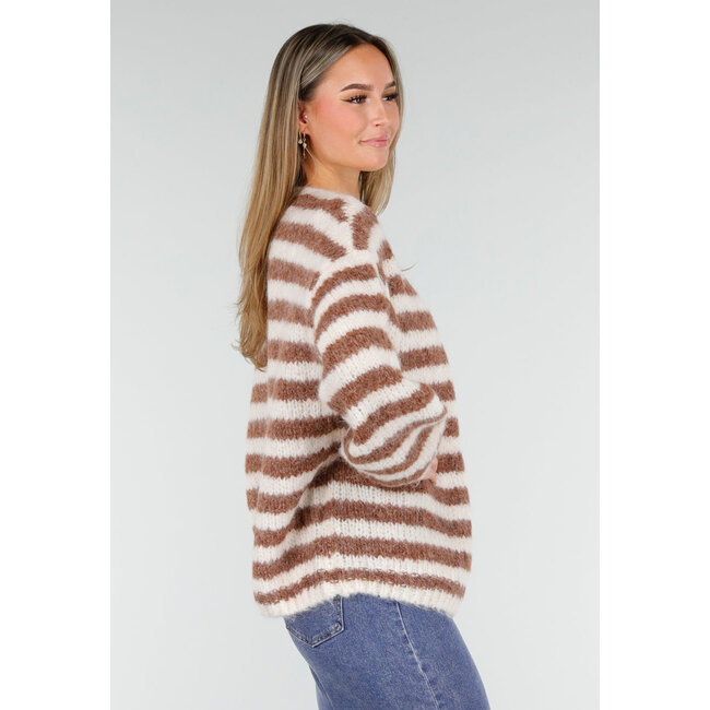 Gestreifter Strickcardigan in Braun und Weiß mit locker fallendem Schnitt