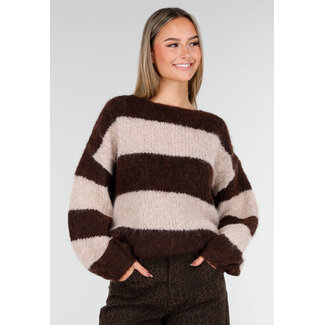 Braun-beiger gestreifter flauschiger Pullover