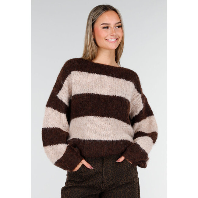 Gestreifter, flauschiger Pullover in Braun und Beige mit lockerer Passform
