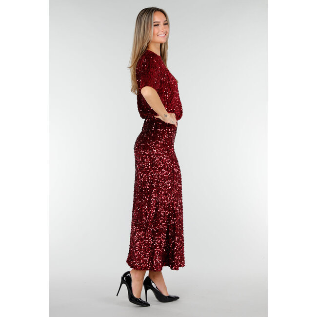 Roter Midi-Rock mit Allover-Pailletten und dezent ausgestelltem Saum