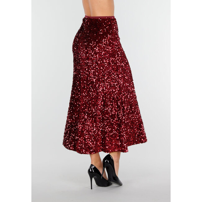 Roter Midi-Rock mit Allover-Pailletten und dezent ausgestelltem Saum