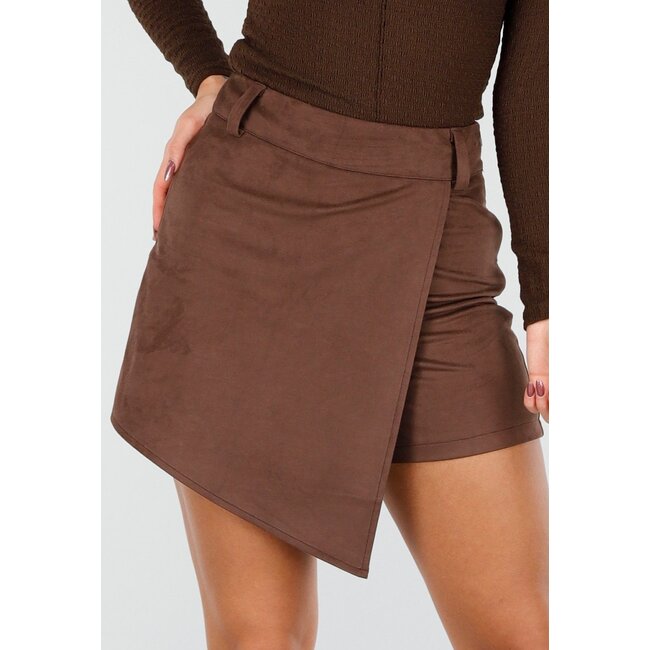 Brauner asymmetrischer Stretch-Skort aus Wildleder