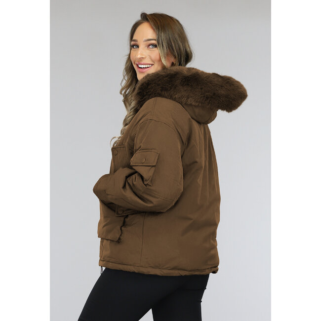 Braune übergroße Winterjacke mit Pelzkragen