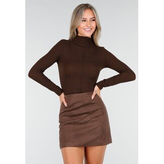 Brauner Stretch-Rollkragenpullover mit Struktur