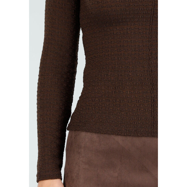 Brauner Rollkragenpullover mit langen Ärmeln