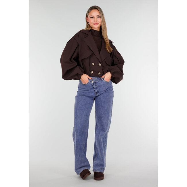 Dunkelbraune kurze Jacke mit Puffärmeln und goldenen Knöpfen