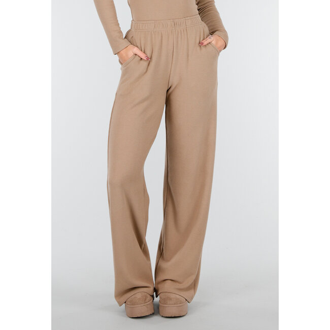 Beigefarbene weiche Stretchhose mit geradem Bein