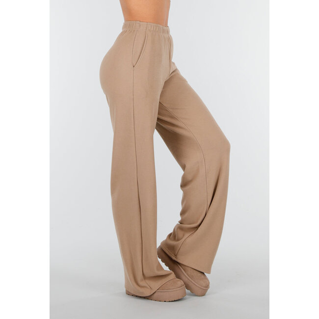 Beigefarbene weiche Stretchhose mit geradem Bein