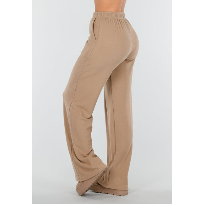 Beigefarbene weiche Stretchhose mit geradem Bein