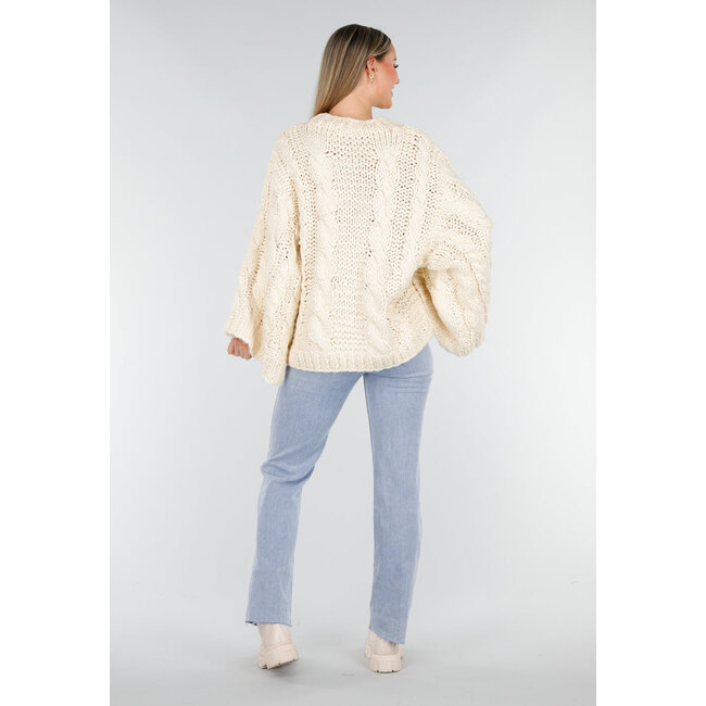 Cremefarbener, übergroßer, grob gestrickter Zopfmusterpullover mit langen Ärmeln