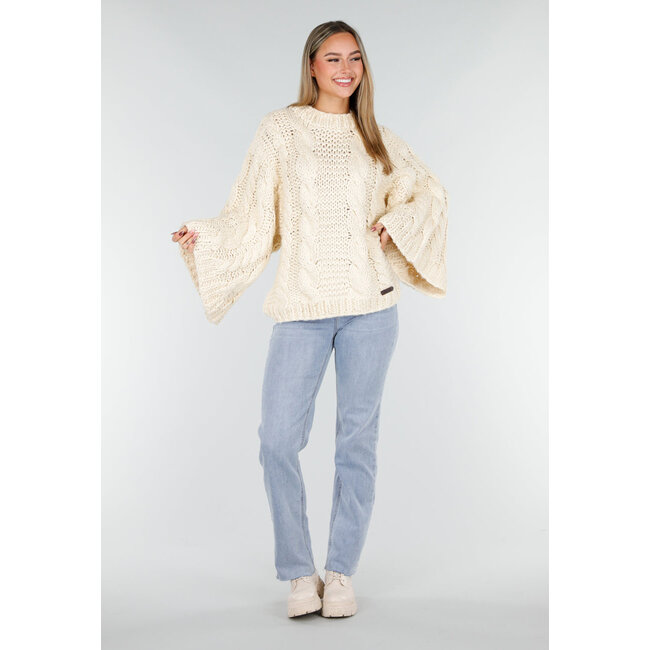 Cremefarbener, übergroßer, grob gestrickter Zopfmusterpullover mit langen Ärmeln