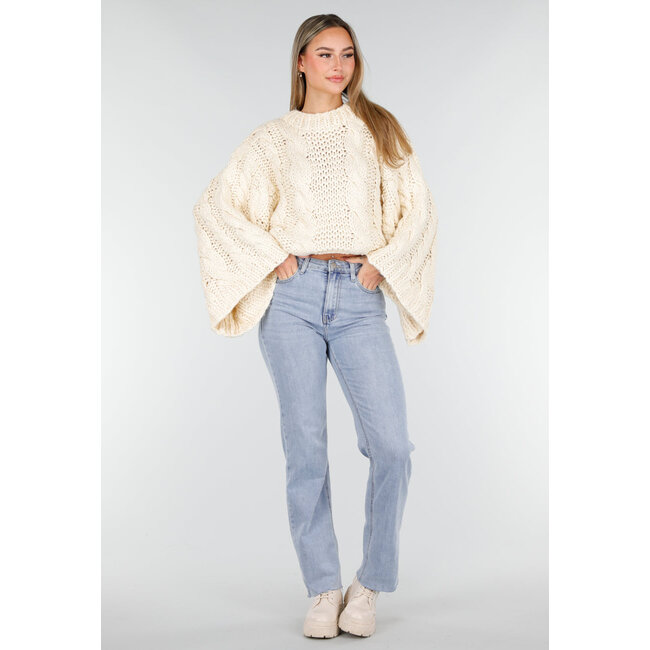 Cremefarbener, übergroßer, grob gestrickter Zopfmusterpullover mit langen Ärmeln