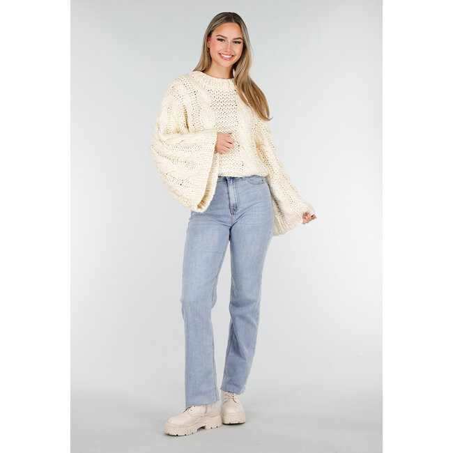 Cremefarbener, übergroßer, grob gestrickter Zopfmusterpullover mit langen Ärmeln