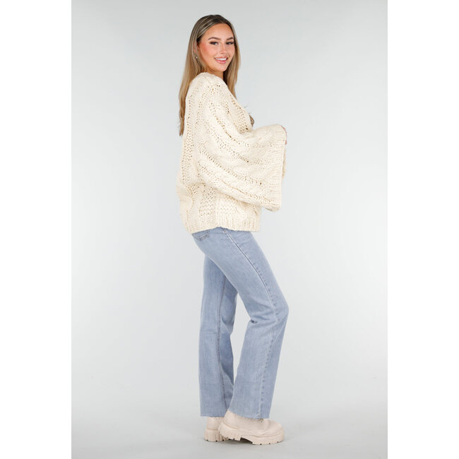 Cremefarbener, übergroßer, grob gestrickter Zopfmusterpullover mit langen Ärmeln